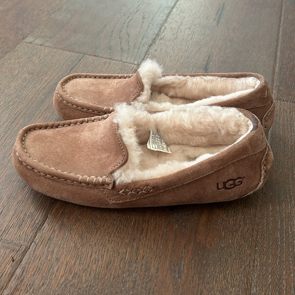 Ugg slippers - Picture 2 of 9